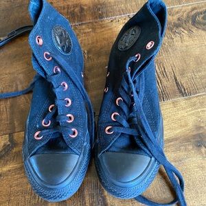 Black and pink Converse All Stars High Tips